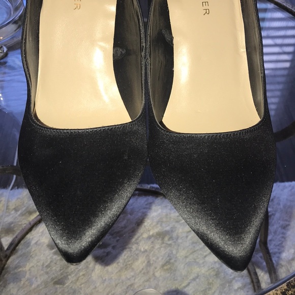 Marc Fisher Black satin pump with diamonds! - Picture 5 of 6